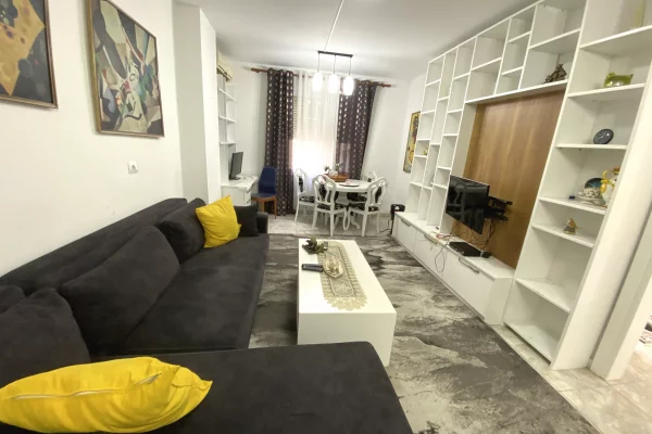 Shtepi me qera Apartament ne Tirane, 1+1, Mobilimi E mobiluar, Pagesa 650  Euro.