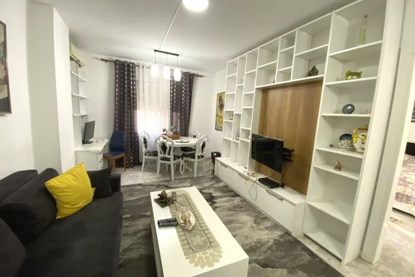 Shtepi me qera Apartament ne Tirane, 1+1, Mobilimi E mobiluar, Pagesa 650  Euro.