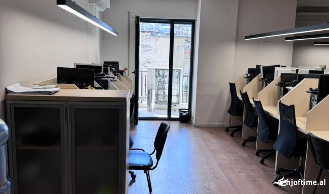 Ambient Biznesi me qira "Bulevardi Zogu i Pare"