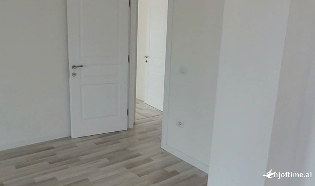 Ambient 2+1 me qira "PAZARI I RI"