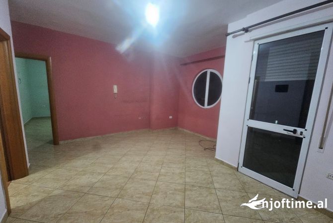 Ambiente Commerciale in Affitto 1+1 a Tirana - 600 Euro
