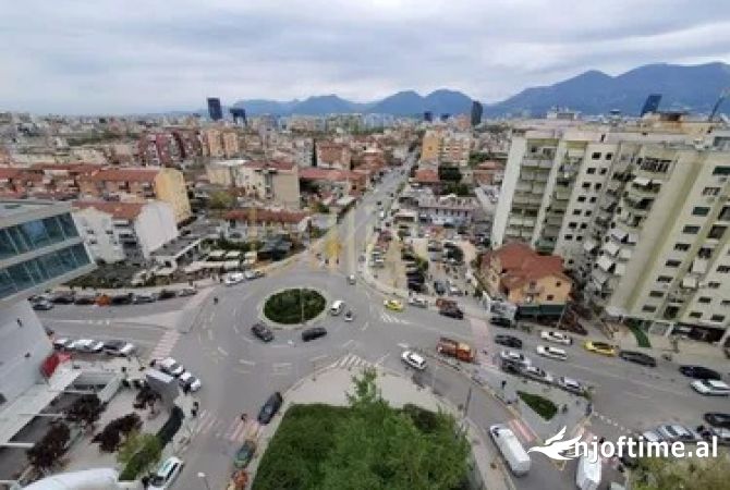 Ambiente Commerciale in Vendita 1+1 a Tirana - 90,000 Euro