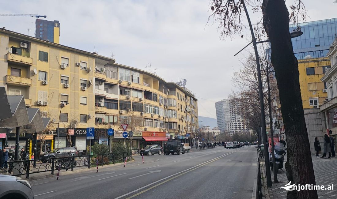 Jepet ambient biznesi me qira "Rr.Durrsit"