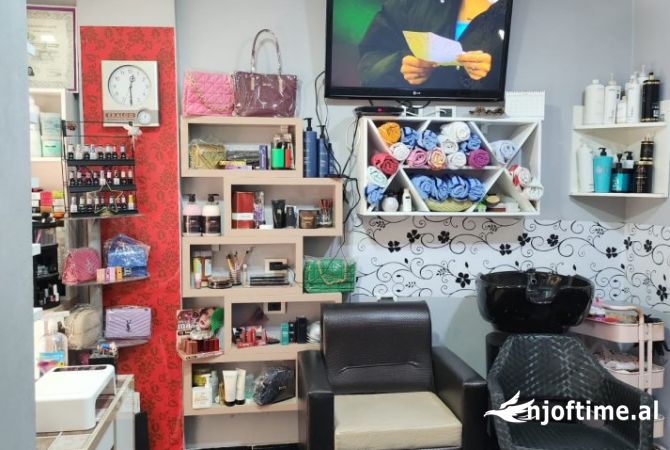 Ambiente Commerciale in Vendita 1+1 a Tirana - 45,000 Euro