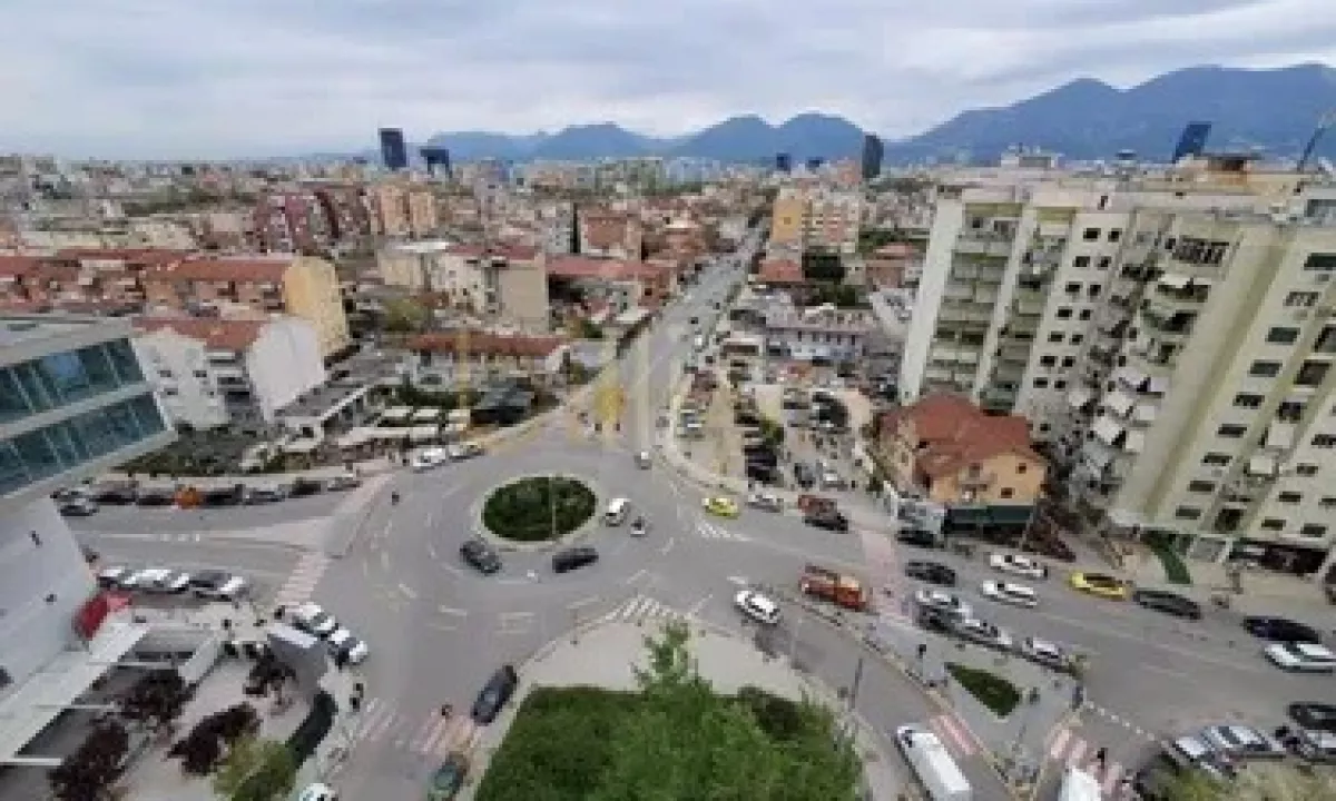 Ambient zyre me qira "Komuna e parisit"