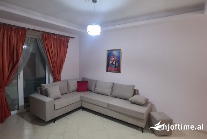 Appartamento in vendita a Tirana 2+1, Arredato