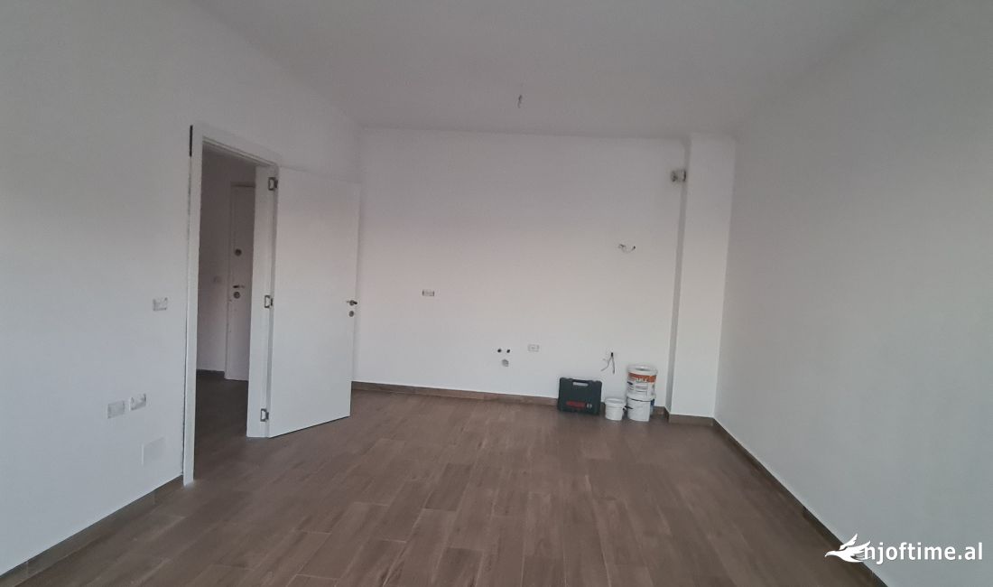 Shtepi me qera Apartament ne Tirane, 2+1, Mobilimi Bosh, pa mobiluar, Pagesa 400  Euro.