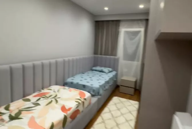 Shtepi me qera Apartament ne Tirane, 2+1, Mobilimi E mobiluar, Pagesa 1,000  Euro.