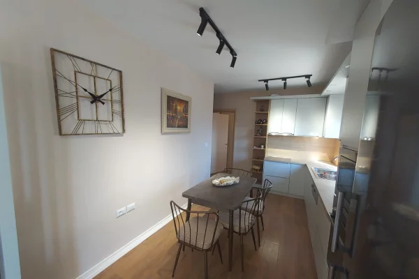 Shtepi me qera Apartament ne Tirane, 2+1, Mobilimi E mobiluar, Pagesa 570  Euro.