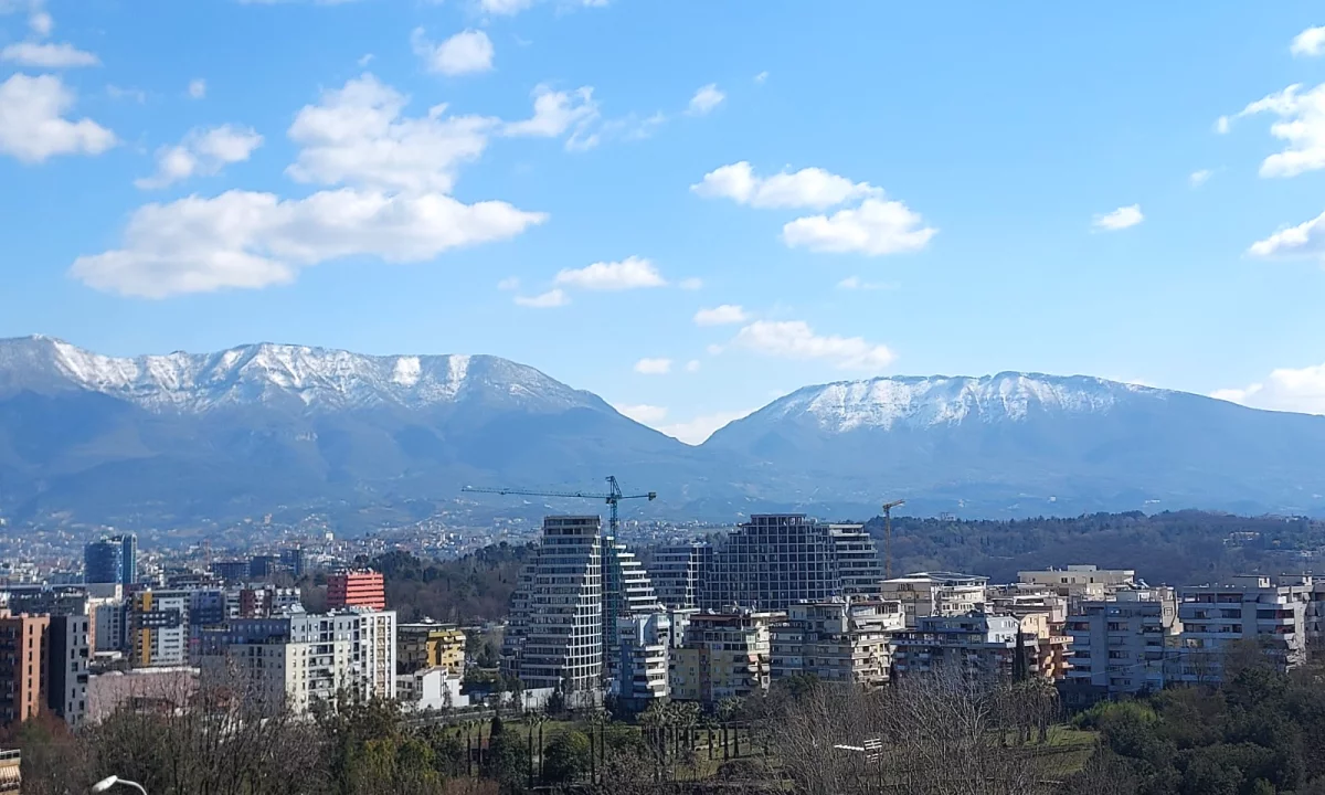 Shtepi me qera Apartament ne Tirane, 2+1, Mobilimi E mobiluar, Pagesa 570  Euro.