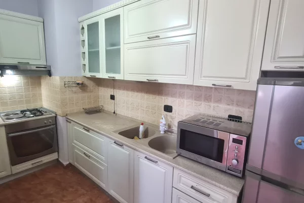 Shtepi me qera Apartament ne Tirane, 2+1, Mobilimi E mobiluar, Pagesa 500  Euro.