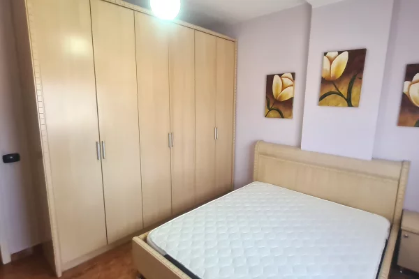 Shtepi me qera Apartament ne Tirane, 2+1, Mobilimi E mobiluar, Pagesa 500  Euro.