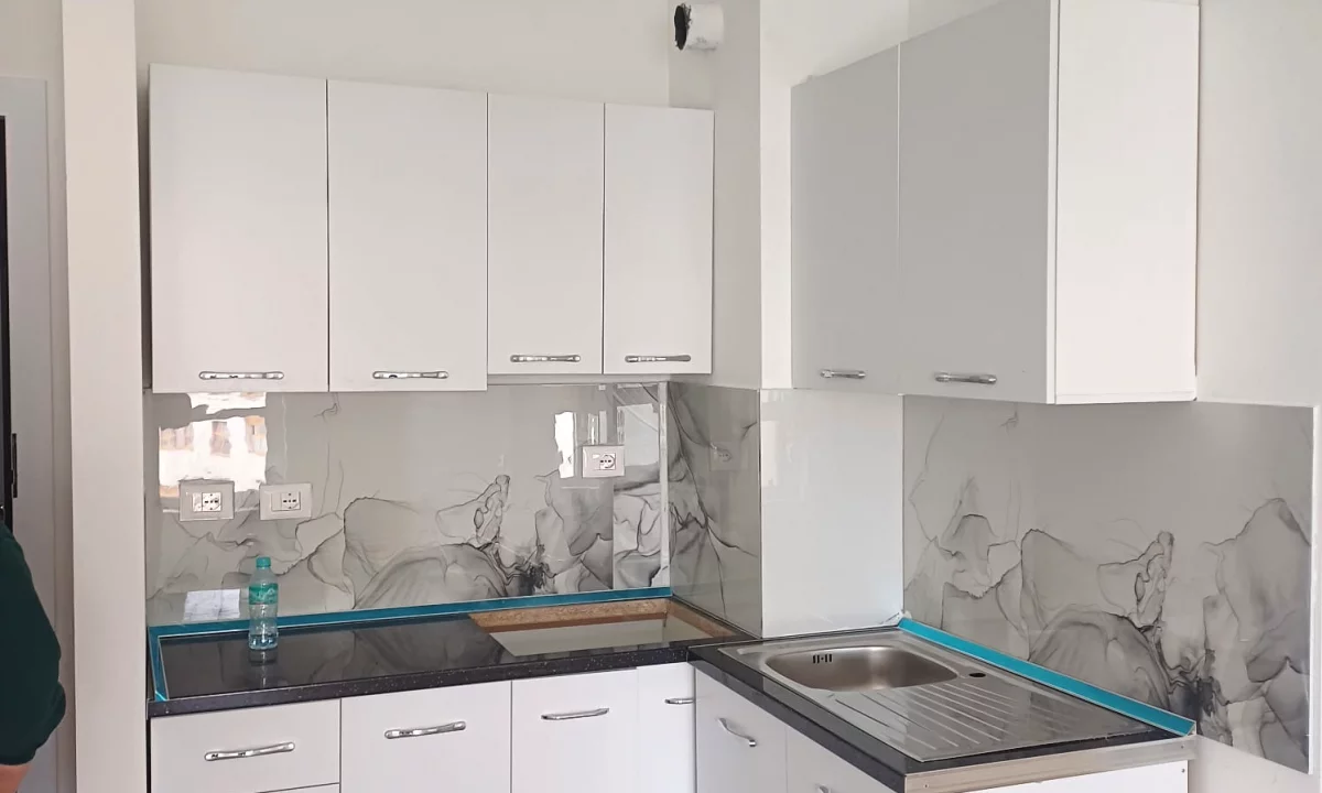 Shtepi me qera Apartament ne Tirane, 1+1, Mobilimi Pjeserisht e mobiluar, Pagesa 330  Euro.