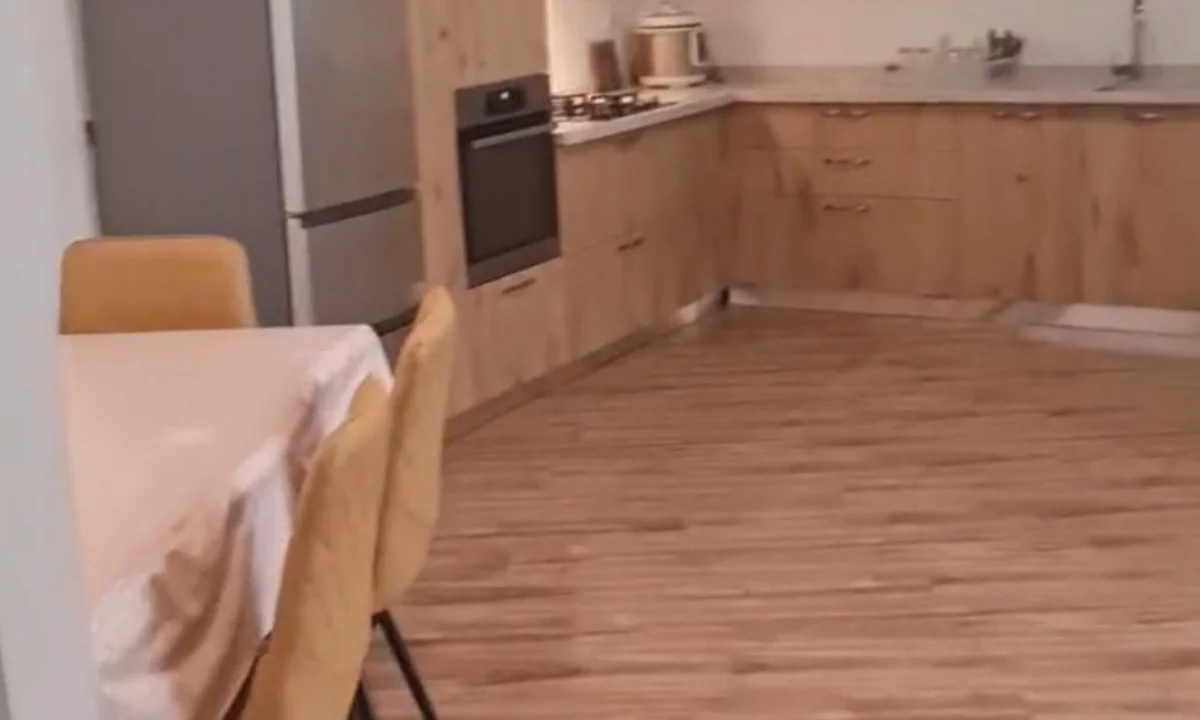 Shtepi me qera Apartament ne Tirane, 3+1, Mobilimi E mobiluar, Pagesa 750  Euro.