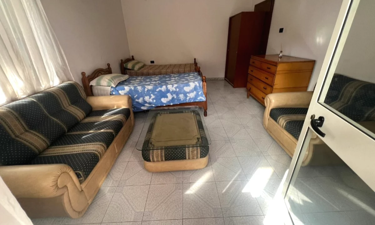 Shtepi me qera Shtepi Private ne Tirane, Garsoniere, Mobilimi E mobiluar, Pagesa 25,000  Leke.