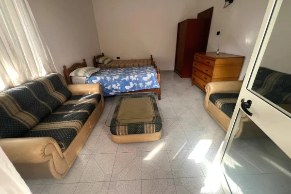 Jepet gazoniere prane pallatit me shigjeta (vetem Whats app)