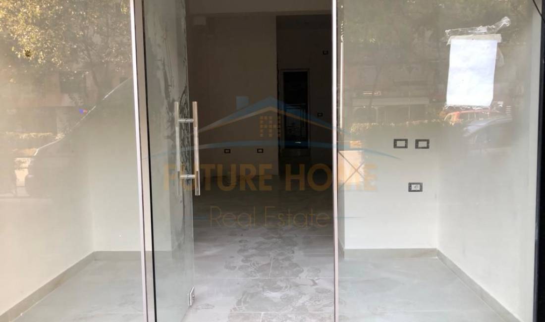 Jepet me Qera, Ambient Biznesi,mbrapa SQUARE 21 rruga e kavaje