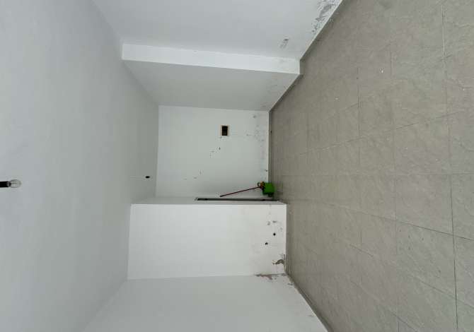 Ambiente Commerciale in Vendita 1+1 a Tirana - 40,000 Euro