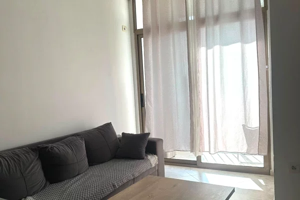 Shtepi me qera Apartament ne Tirane, 2+1, Mobilimi E mobiluar, Pagesa 45,000  Leke.