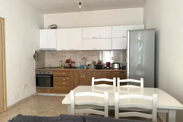 Shtepi me qera Apartament ne Tirane, 2+1, Mobilimi E mobiluar, Pagesa 45,000  Leke.