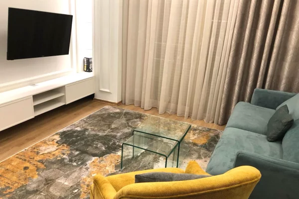 Shtepi me qera Apartament ne Tirane, 1+1, Mobilimi E mobiluar, Pagesa 550  Euro.