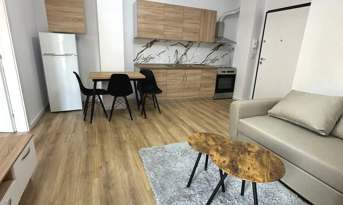 Shtepi me qera Apartament ne Tirane, 1+1, Mobilimi E mobiluar, Pagesa 550  Euro.