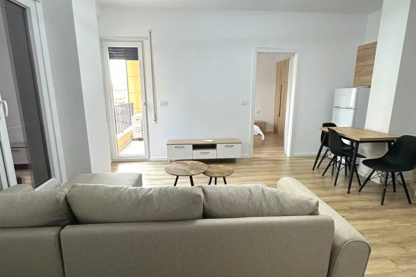 Shtepi me qera Apartament ne Tirane, 1+1, Mobilimi E mobiluar, Pagesa 550  Euro.