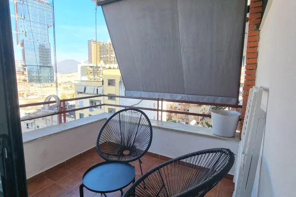 Apartament 1+1, Myslym Shyri, afer Qendres