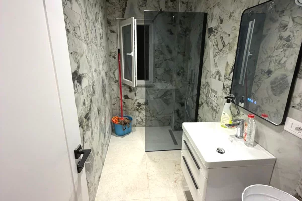 Shtepi me qera Apartament ne Tirane, 1+1, Mobilimi E mobiluar, Pagesa 550  Euro.