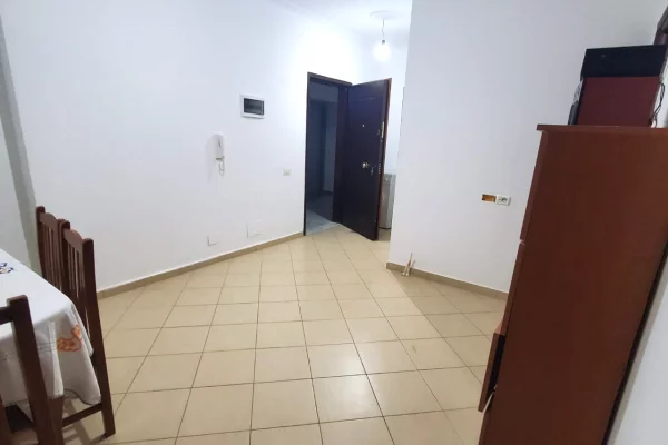 Shtepi ne shitje Apartament ne Tirane, 2+1, Mobilimi E mobiluar, Pagesa 130,000  Euro.