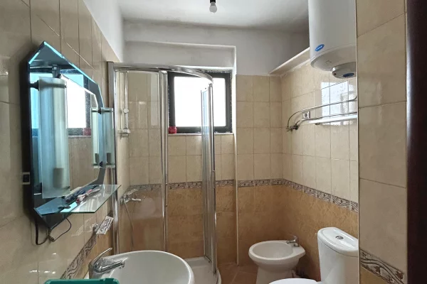 Shtepi ne shitje Apartament ne Tirane, 2+1, Mobilimi E mobiluar, Pagesa 130,000  Euro.