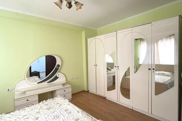 Shtepi ne shitje Apartament ne Tirane, 2+1, Mobilimi E mobiluar, Pagesa 130,000  Euro.