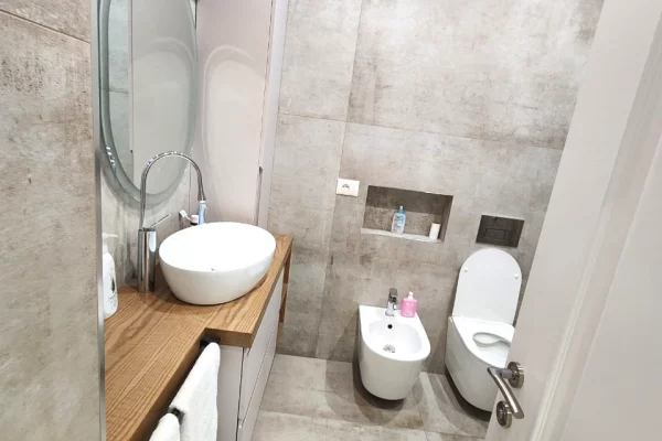 Appartamento in vendita a Tirana 2+1, Arredato