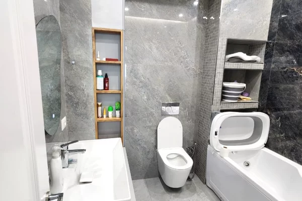 Appartamento in vendita a Tirana 2+1, Arredato