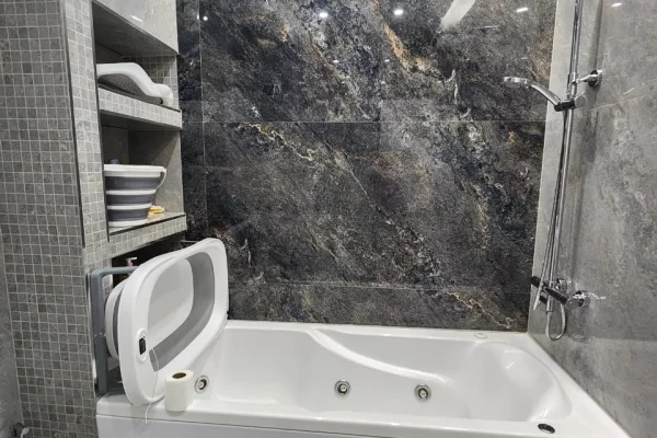 Appartamento in vendita a Tirana 2+1, Arredato