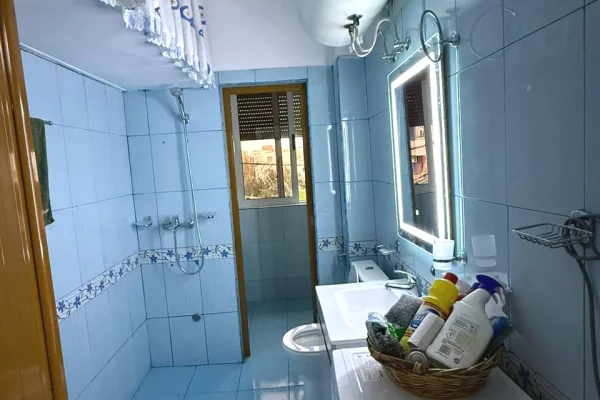 Shtepi me qera Apartament ne Tirane, 2+1, Mobilimi E mobiluar, Pagesa 55,000  Leke.