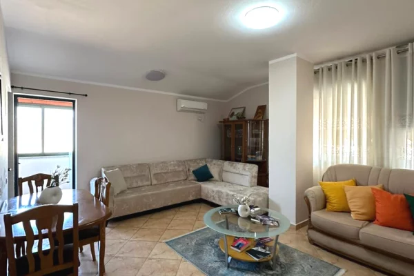 Shtepi me qera Apartament ne Tirane, 2+1, Mobilimi E mobiluar, Pagesa 75,000  Leke.