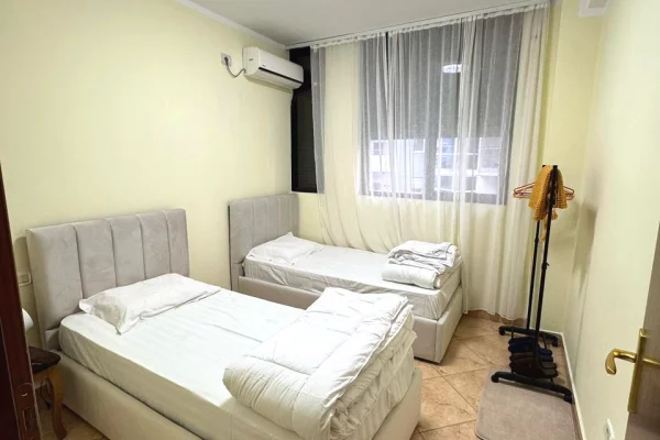 Shtepi me qera Apartament ne Tirane, 2+1, Mobilimi E mobiluar, Pagesa 75,000  Leke.