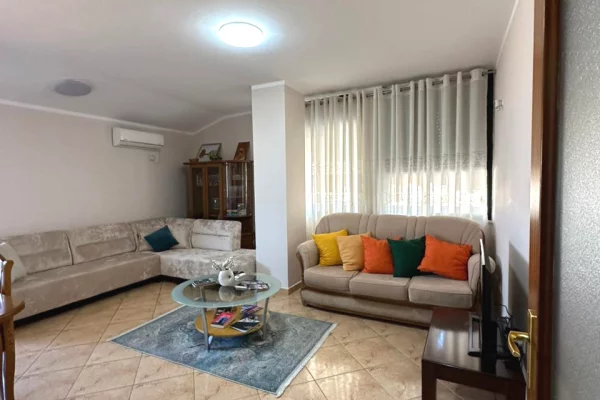 Shtepi me qera Apartament ne Tirane, 2+1, Mobilimi E mobiluar, Pagesa 75,000  Leke.