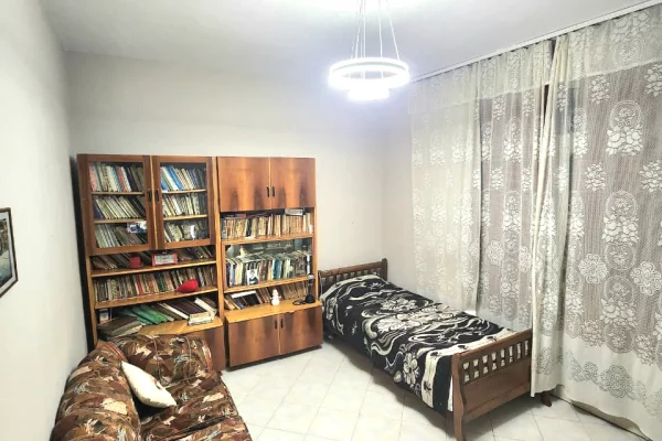 Shtepi me qera Apartament ne Tirane, 3+1, Mobilimi E mobiluar, Pagesa 60,000  Leke.