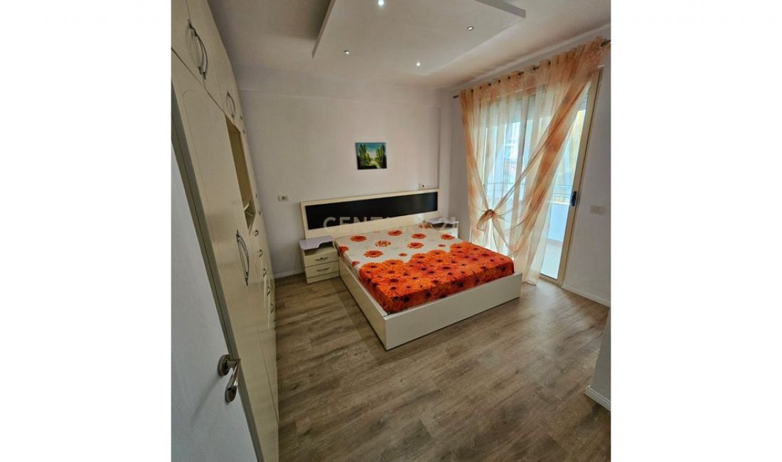Shtepi ne shitje Apartament ne Tirane, 2+1, Mobilimi E mobiluar, Pagesa 120,000  Euro.