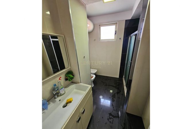 Shtepi ne shitje Apartament ne Tirane, 2+1, Mobilimi E mobiluar, Pagesa 120,000  Euro.