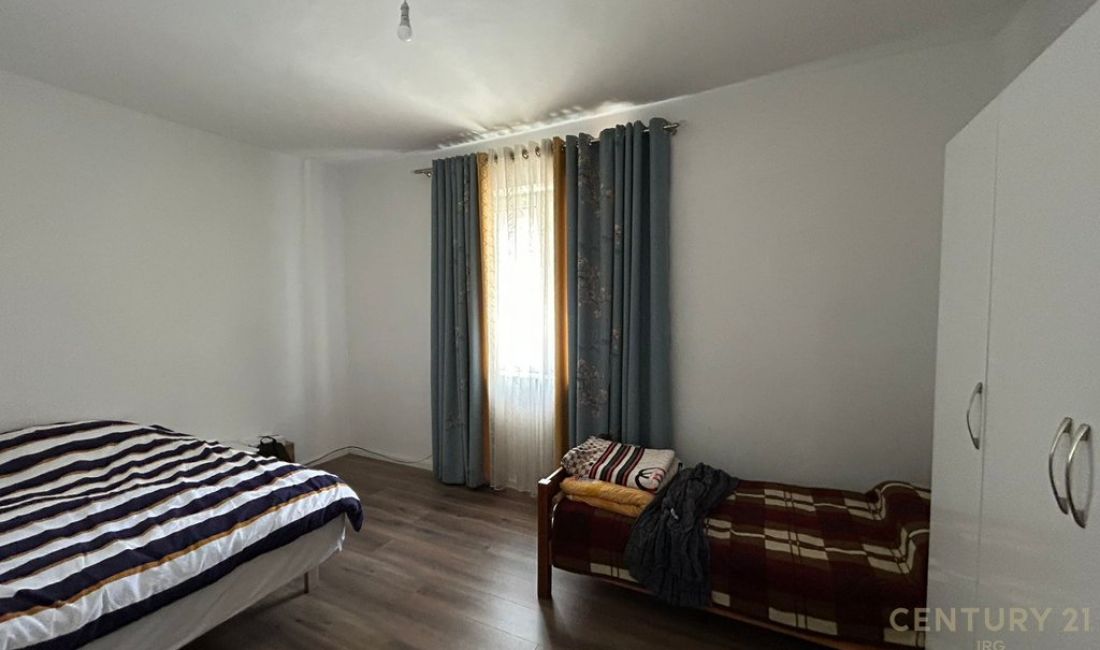 Shtepi ne shitje Apartament ne Tirane, 2+1, Mobilimi E mobiluar, Pagesa 135,000  Euro.