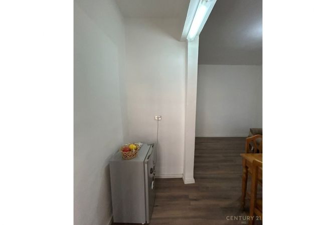 Shtepi ne shitje Apartament ne Tirane, 2+1, Mobilimi E mobiluar, Pagesa 135,000  Euro.