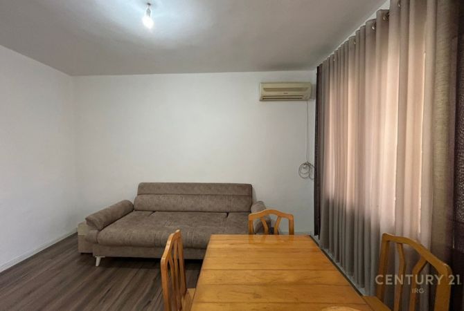 Shtepi ne shitje Apartament ne Tirane, 2+1, Mobilimi E mobiluar, Pagesa 135,000  Euro.