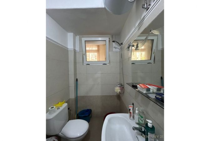 Shtepi ne shitje Apartament ne Tirane, 2+1, Mobilimi E mobiluar, Pagesa 135,000  Euro.