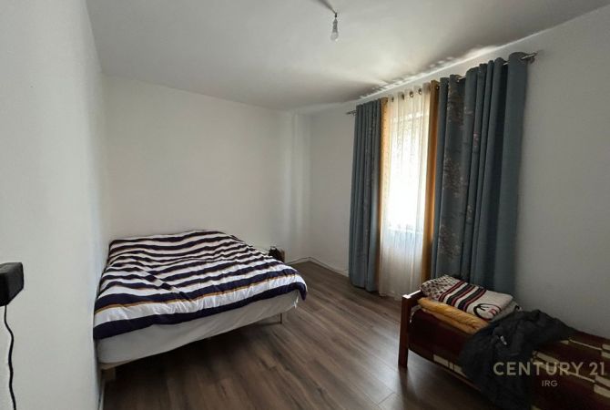 Shtepi ne shitje Apartament ne Tirane, 2+1, Mobilimi E mobiluar, Pagesa 135,000  Euro.