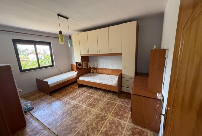 Shtepi ne shitje Apartament ne Tirane, 2+1, Mobilimi Pjeserisht e mobiluar, Pagesa 115,000  Euro.