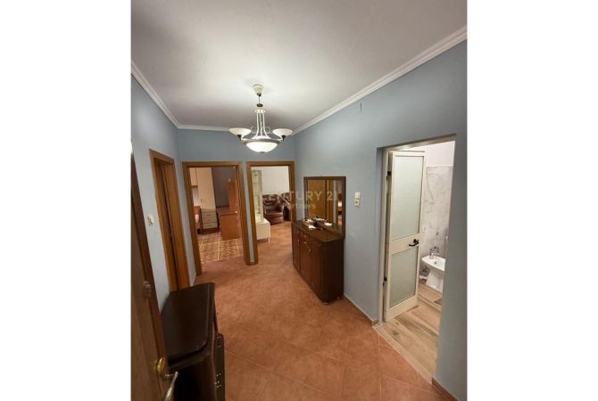 Shtepi ne shitje Apartament ne Tirane, 2+1, Mobilimi Pjeserisht e mobiluar, Pagesa 115,000  Euro.