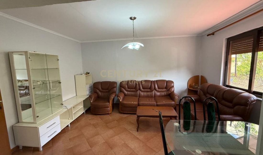 Shtepi ne shitje Apartament ne Tirane, 2+1, Mobilimi Pjeserisht e mobiluar, Pagesa 115,000  Euro.
